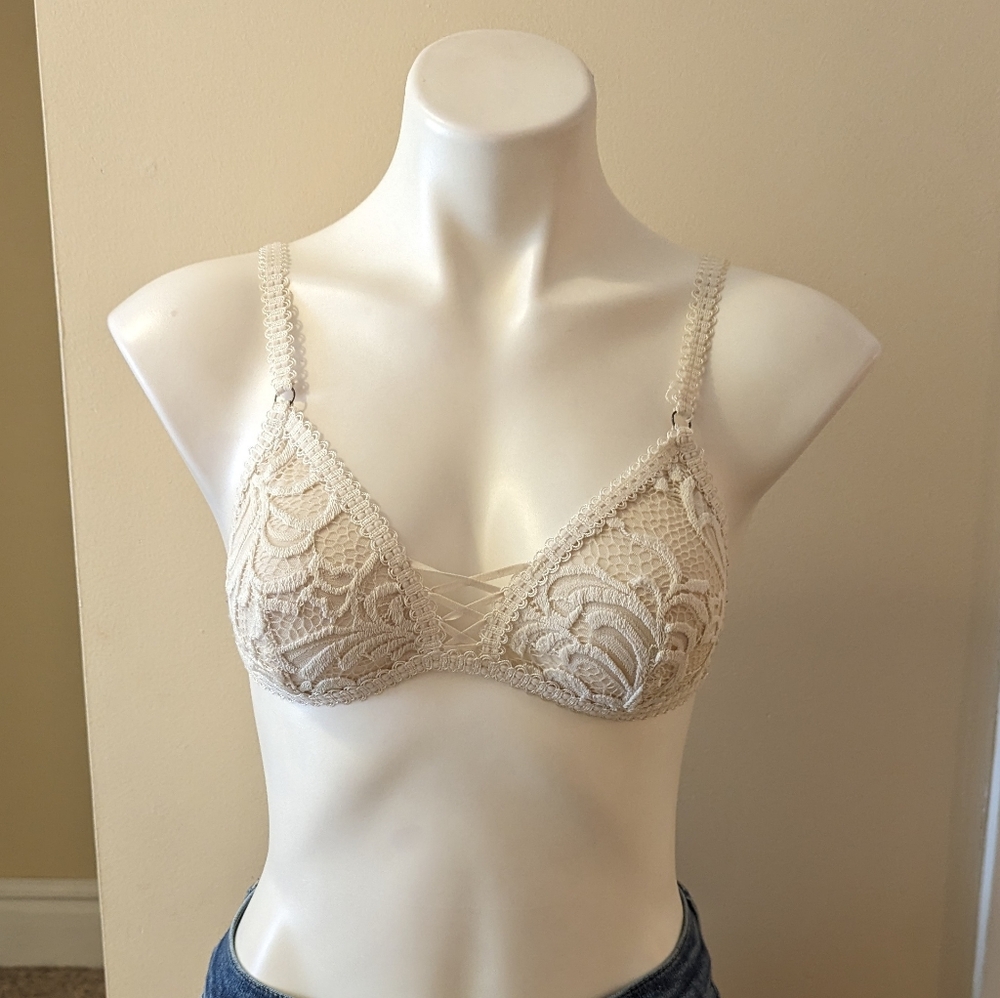 Vintage cream sheer lace bra with cross cross detail and thin straps size S